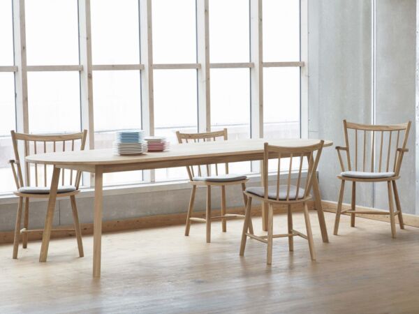 5_Triangle Leg Table_J41_J42_J41 Cushion_J42 Cushion.jpg