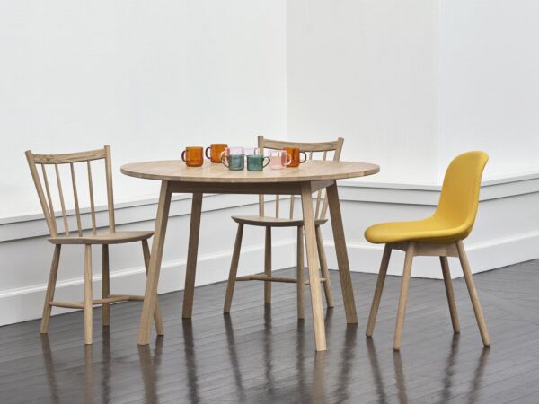 5_Triangle Leg Table_J41 Chair oak_Neu 13 Chair oiled oak base Uph Steelcut Trio.jpg