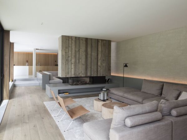 5_neutral-earthy-tones-and-a-mix-of-materials-give-the-living-room-a-warm-and-cozy-vibe.jpg