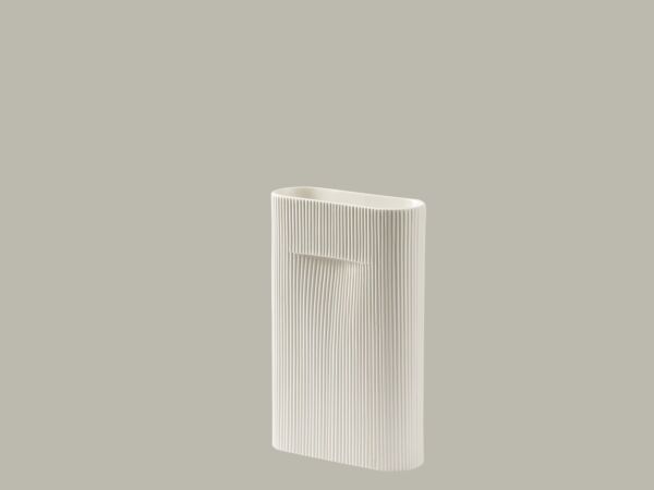 5_ridge-vase-off-white-35-cm-muuto-5000x5000-hi-res-cb.jpg