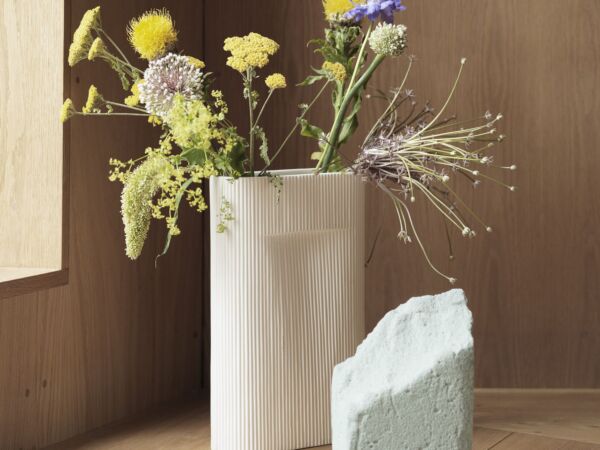 5_ridge-vase-off-white-muuto-org.jpg