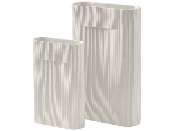 2_zRidge-vase-off-white-group-muuto-5000x5000-hi-res.jpg