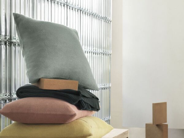 5_layer-cushion-sage-green-dusty-rose-yellow-rhythm-throw-dark-green-workshop-coffee-table-muuto-org.jpg