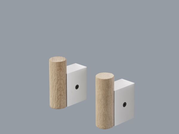 5_attach-coat-hooks-aluminum-oak-2-set-muuto-5000x5000-hi-res-cb.jpg