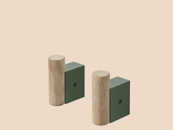 5_attach-coat-hooks-dark-green-oak-2-set-muuto-5000x5000-hi-res-cb.jpg