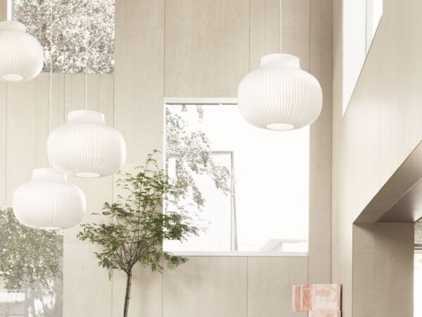 5_echo-pouf-forest-nap-992-512-remix-123-vidar-542-554-forest-nap-912-strand-lamp-closed-halves-muuto-org.jpg