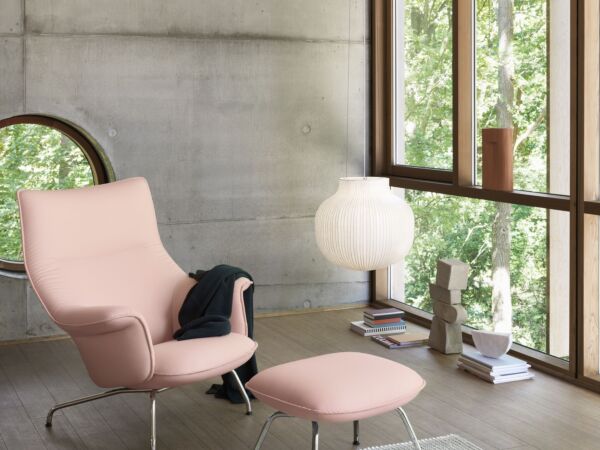 5_doze-lounge-chair-ottoman-forest-nap-512-chrome-strand-lamp-closed-ridge-vase-pebble-rug-muuto-org.jpg
