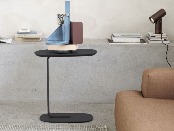 5_Relate-sidetable-black-pebble-light-grey-connect-remix-252-beam-compile-bookend-muuto02.jpg
