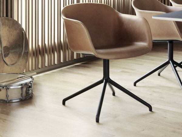 5_fiberchair_leather.jpg