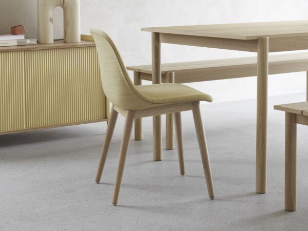 5_linear-wood-series-oak-fiber-side-chair-oak-canvas-414-enfold-sideboard-low-oak-sand-unfold-3-muuto.jpg