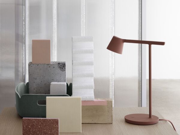 5_tip-lamp-restore-tray-dusty-green-muuto.jpg