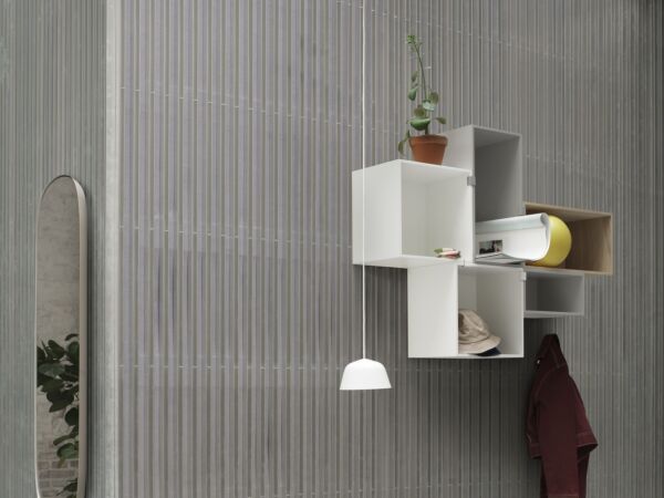 5_linear-bench-oak-mini-stacked-ambit-white-ply-black-white-framed-taupe-muuto-org.jpg