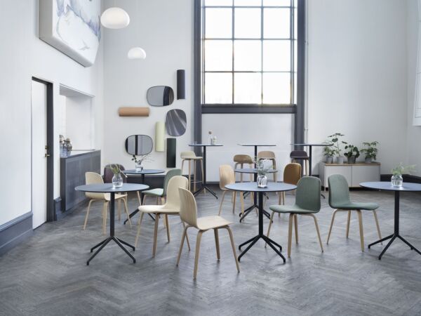 5_visu-chair-bar-stool-canvas-926-414-424-674-still-cafe-silent-framed-corky-fluid-enfold-horizontal-muuto-org.jpg