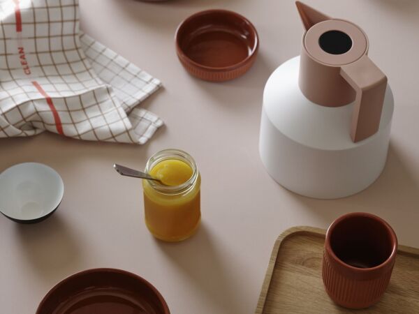5_2019_normann_copenhagen_junto_dish_Ø9,5_junto_dish_Ø14_junto_cup_obi_dish_Ø20_obi_bowl_Ø11_geo_jug_ren_tea_towel_grid_sand_spicy_orange_01.jpg