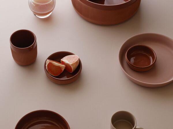 5_2019_normann_copenhagen_junto_dish_Ø9,5_junto_dish_Ø12_junto_dish_Ø15,5_junto_cup_junto_bowl_Ø24_obi_dish_blush_rocking_glass_entry_cup_8cl_golden_khaki_01.jpg