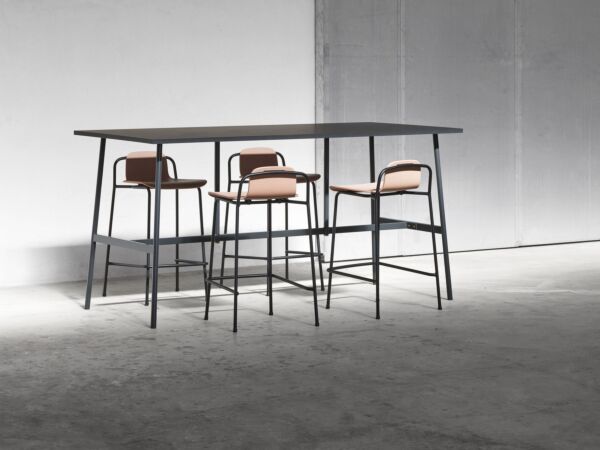 5_601793_normann_copenhagen_studio_barstool_65cm_black_brown_union_bar_table_190x60xh105,5cm_black_2018_01.jpg