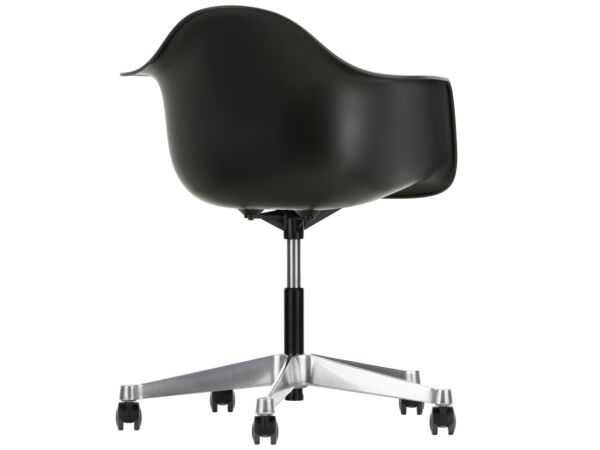 2_z2816956_Eames Plastic Armchair PACC - 12 deep black - 01 chrome - right_master.jpg