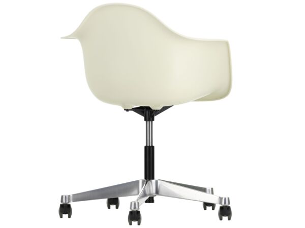 2_z2816952_Eames Plastic Armchair PACC - 11 pebble - 01 chrome - right_master.jpg