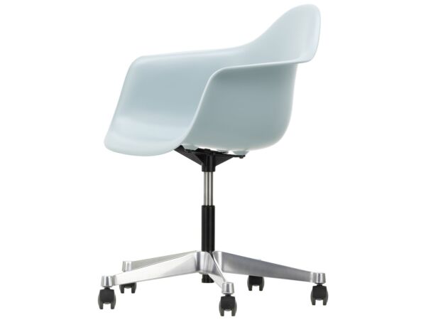 2_2816959_Eames Plastic Armchair PACC - 23 ice grey - 01 chrome - left_master.jpg