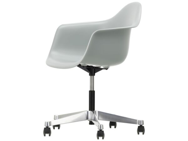 2_2816963_Eames Plastic Armchair PACC - 24 light grey - 01 chrome - left_master.jpg