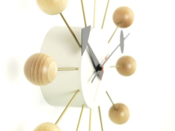 2_zBall Clock_Beech_Detail_master.jpg