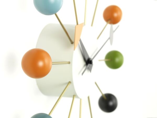 2_zBall Clock_multicoloured_Detail_master.jpg