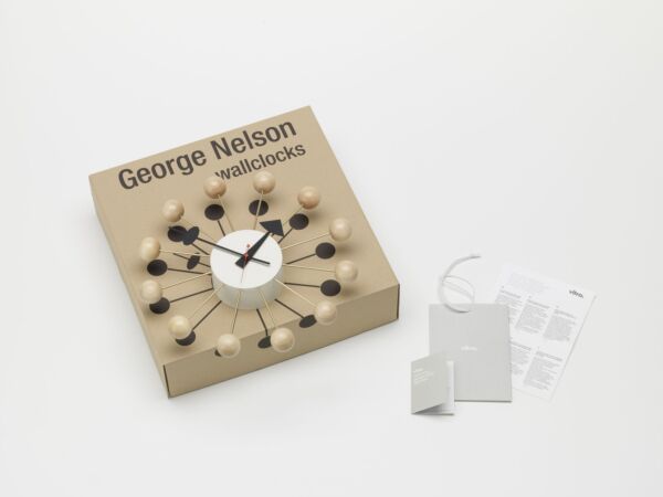 5_Ball Clock_Beech_with Box_master.jpg