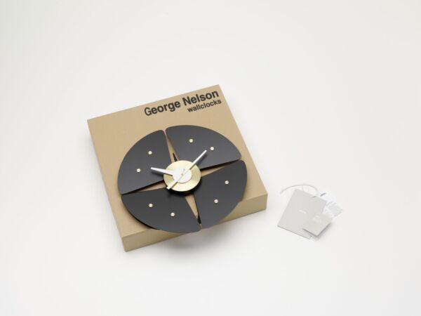 5_1626193_Petal Clock, Black, with Box_master.jpg