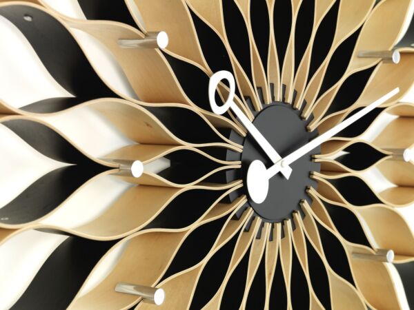 2_z1626174_Sunflower Clock, birch, Detail_master.jpg