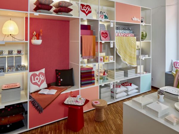 5_1337458_Vitra pop-up store at Fuorisalone 2016_master.jpg