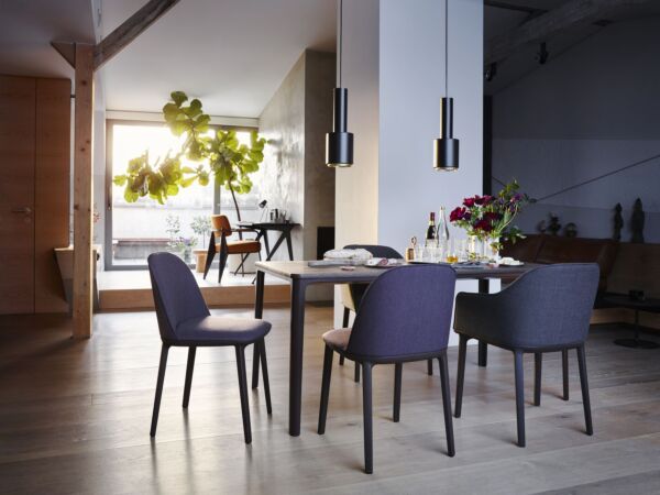 5_2578527_Plate Dining Table Softshell Chairs NUage_master.jpg