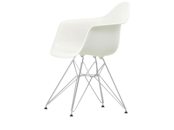 2_Eames Plastic Armchair DAR - 04 white - 01 chrome - left_master.jpg