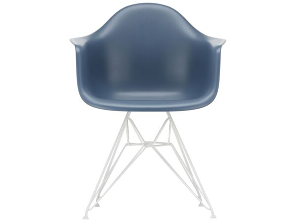 2_zEames Plastic Armchair DAR - 83 sea blue - 04 white powder-coated - centre_master.jpg