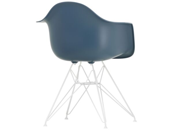 2_zEames Plastic Armchair DAR - 83 sea blue - 04 white powder-coated - right_master.jpg