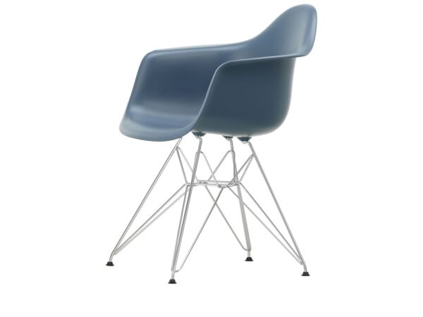 2_Eames Plastic Armchair DAR - 83 sea blue - 01 chrome - left_master.jpg