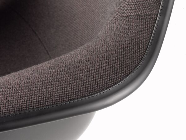 2_z47642_Eames Plastic Armchair DAR_master.jpg