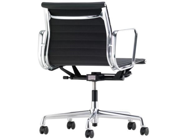 2_z1736101_Aluminium Chair EA 117_master.jpg