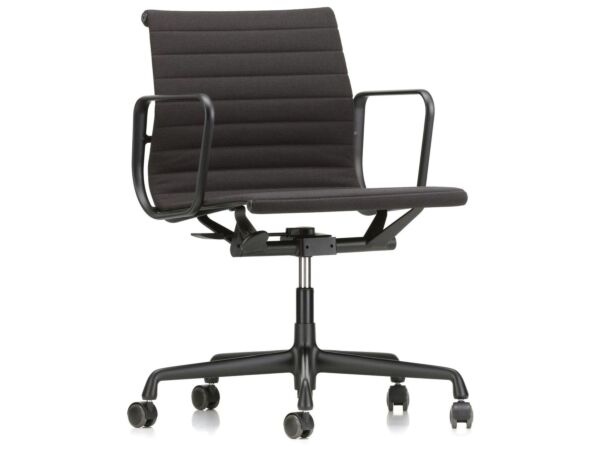 2_z2512018_Aluminium Chair EA 117_master.jpg