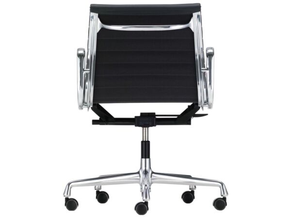 2_z1736102_Aluminium Chair EA 117_master.jpg