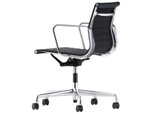 2_z1736106_Aluminium Chair EA 117_master.jpg