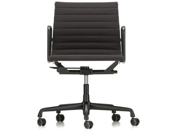 2_z2512015_Aluminium Chair EA 117_master.jpg