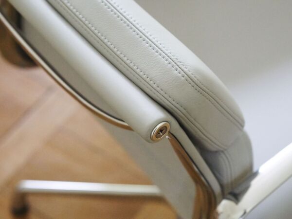 5_745726_Soft_Pad_Chair_208_Detail_Zement_master_1.jpg