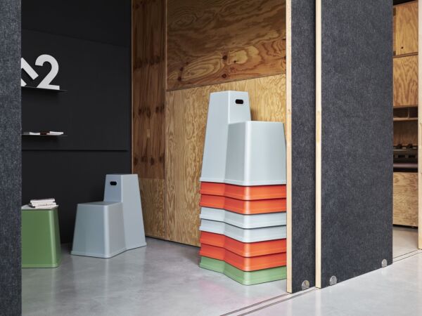 5_2181010_Vitra_Stool-Tool_Konstantin_Grcic_niche_01_master.jpg