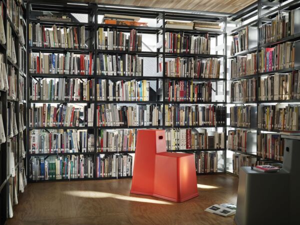 5_2181008_Vitra_Stool-Tool_Konstantin_Grcic_library_01_master.jpg