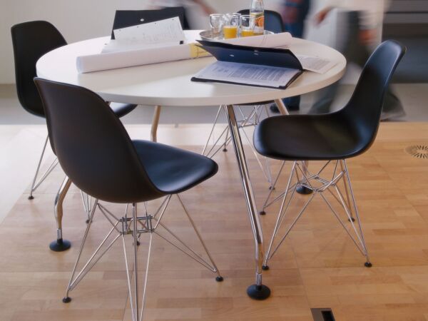 5_42147_Eames Plastic Side Chair DSR_master.jpg