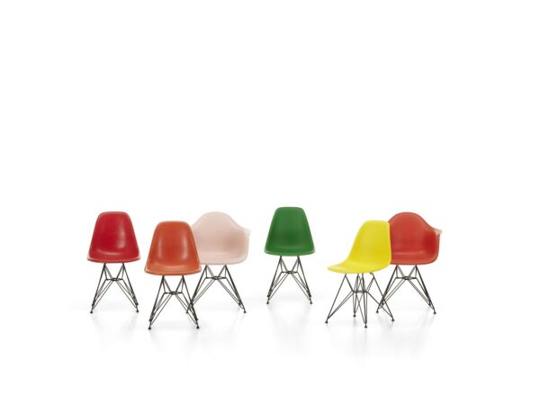 5_Eames Fiberglass Side Chair DSR image 12.jpg
