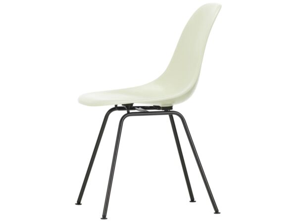 2_2816875_Eames Fiberglass Side Chair DSX - 01 parchment - 30 basic dark powder-coated - left_master.jpg