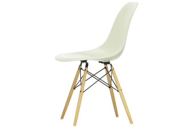 2_2816727_Eames Fiberglass Side Chair DSW - 01 parchment - 02 golden maple - left_master.jpg