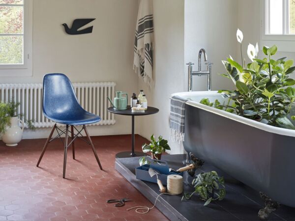 5_2794275_Eames Fiberglass Side Chair DSW Nelson table Toolbox_master.jpg