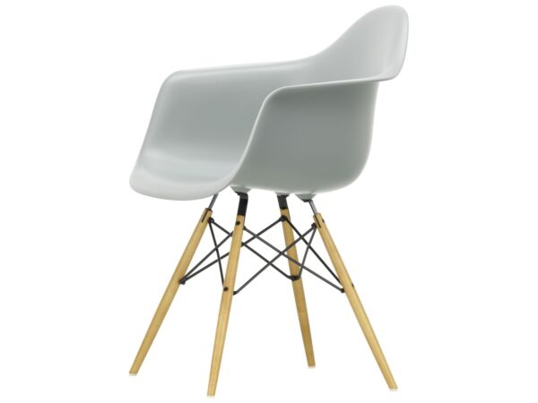 2_Eames Plastic Armchair DA.jpg